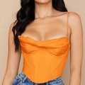 Détail du corset en satin orange avec col bénitier et baleines de maintien élégantes - XS / Jaune Orangé
