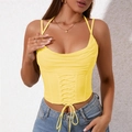 Gelbes Korsett-Crop-Top mit Neckholder-Trägern und Schnürung vorne zu Jeans kombiniert - XS / Gelb