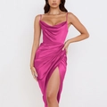 Robe midi élégante en satin fuchsia avec col bénitier et fente haute sexy - XS / Rose rouge