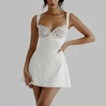 Mini abito a trapezio in raso bianco con corpino in pizzo floreale e spalline sottili - XS / Bianco