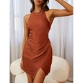 Minikleid aus Satin in Karamel mit Neckholder, seitlicher Raffung und Schlitz-Saum - S / Karamell