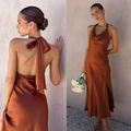 Robe midi en satin dos nu à licou rouge rouille avec col bénitier et nœud élégant - S / Café