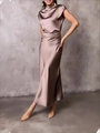 Robe longue élégante en satin à épaules dénudées et coupe ajustée couleur champagne - Champagne