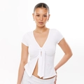 Detail van witte crop top met V-hals voorzien van strikknoop aan de voorzijde en uitsnede - S / Wit