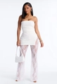 Detalle de top palabra de honor blanco con elegantes pantalones acampanados de encaje - S / Blanco