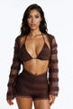 Dettaglio del set bikini tre pezzi in pizzo marrone caffè con texture velata e pieghe - S / Marrone