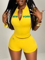 Zweiteiliges Damen-Sommerset in Gelb mit New York Aufdruck und passenden Biker-Shorts - S / Gelb
