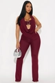 Detail von weinrotem Neckholder-Top mit Herz-Metallglied und passender schmaler Hose - S / Rot