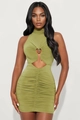 Robe moulante vert olive sans manches avec fronces et détail de perle en métal doré - Vert