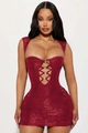 Körperbetontes burgunderrotes Spitzen-Minikleid mit Cut-outs und Metallringen - S / Burgunderrot