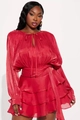 Robe courte rouge brillante à volants avec manches longues et nœud élégant au col - S / Rouge