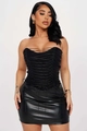 Top a corsetto nero con lacci e gonna corta in ecopelle nera per un look audace - S / Nero
