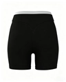 Nahaufnahme der schwarzen High-Waist-Yogahose mit weißem Bund und V-Naht für Push-up-Effekt - S / Schwarze Sportshorts mit Hoher Taille