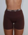 Detail der High-Waist Yoga-Shorts mit dunkelbraunem Body und Leopard-Print am Taillenbund - S / Unterteile / Kaffeebraun