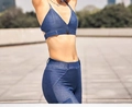 Set yoga in denim blu scuro con top bikini a fibbia e leggings aderenti elasticizzati - S / Tops / Blu Zaffiro