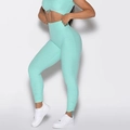 Détail du legging de yoga vert menthe à taille haute avec cordon de serrage froncé - Haut Vert Menthe Et Pantalon Long