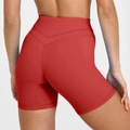 Rückansicht der roten High-Waist Yoga-Shorts mit V-förmiger Naht für den Push-Up-Effekt - S / Unterteile / Rot