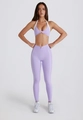 Vista detallada del conjunto de yoga lila con top halter y mallas de cintura alta - S / Top Halter Lila Claro