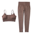 Ensemble de yoga marron foncé pour femme avec brassière à fines bretelles et legging taille haute - S / fauve