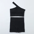 Ensemble de fitness côtelé noir sans couture avec haut à une épaule et short taille haute - Noir