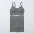Ensemble de sport côtelé sans couture gris foncé avec brassière et short taille haute - Gris