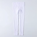 Dettaglio dei leggings da yoga bianchi a costine a vita alta con fascia di supporto - Taglia S / Pantaloni e gonne / Bianco