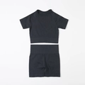 Completo yoga senza cuciture nero da donna con pantaloncini a vita alta e crop top - S / Nero