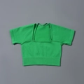 Détail d'un crop top vert en maille côtelée au design unique effet superposé - S / Haut (Manches Courtes) / Vert