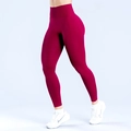 Détail du tissu extensible du legging de yoga sans couture rouge foncé avec effet push-up - XS / Baie Sauvage
