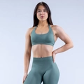 Détail de la taille côtelée haute élasticité sur cet ensemble de yoga vert sauge - XS / Hauts / Vert Clair