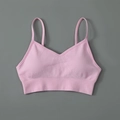 Soutien-gorge de sport de yoga rose sans couture avec fines bretelles et décolleté en V - S / Hauts / Soutien-gorge caraco / Rose