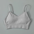 Soutien-gorge sport gris sans couture avec fines bretelles, col en V et ourlet côtelé large - S / Soutien-gorge Gris à Bretelles
