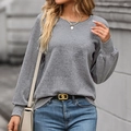 Damen-Langarmpullover in Grau mit Rundhalsausschnitt und geometrischem Strickmuster - S / Hellgrau