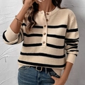 Jersey retro de rayas para mujer con cuello Henley abotonado y textura de punto gofre - S / Albaricoque