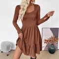 Elegantes dunkelbraunes Langarmkleid mit Karree-Ausschnitt und Waffelstruktur - S / Kaffeebraun