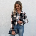Giacca corta a quadri da donna con colletto a revers e tasche sul petto in stile vintage - S / Nero