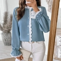 Chemise élégante bleu clair à manches longues avec dentelle blanche et poignets volantés - S / Bleu