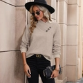 Beige sweatshirt met lange mouwen, asymmetrische knoopkraag en visgraat textuur - S / Abrikoos