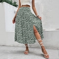Donkergroene midi-rok met bloemenprint, hoge gesmokte taille en zijsplit - S / Groen