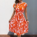 Robe d'été plissée avec imprimés géométriques orange et blanc et ceinture assortie - Orange Brûlé