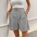 Damen Shorts mit hoher Taille in Grau aus Leinenmischung mit Doppelknopf und Faltenwurf - Hellgrau