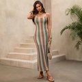 Boho-Maxikleid im figurbetonten Schnitt mit bunten Wellenmustern und Seitenschlitz - S / Khaki