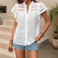 Camicia bianca con ricamo inglese a maniche corte, scollo a V e polsini a balze - S / Bianco