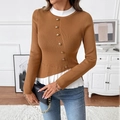 Pull en maille marron à manches longues avec ourlet blanc superposé et boutons dorés - S / Kaki