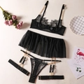 Ensemble de lingerie sexy en dentelle noire avec soutien-gorge à armatures et jupe - S / Noir