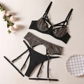 Completo lingerie tre pezzi in rete nera con reggiseno allacciato al collo e dettagli argento - S / Nero