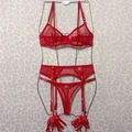Vue détaillée de l'ensemble de lingerie en maille rouge à pois avec soutien-gorge - S / Rouge