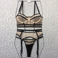 Set lingerie sexy tre pezzi in pizzo nero e mesh color carne con reggicalze incluso - S / Albicocca