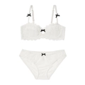 Ensemble lingerie en dentelle blanche avec soutien-gorge demi-bonnet et petits nœuds noirs - 70A / Blanc