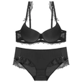 Elegante set lingerie in pizzo nero con reggiseno push-up e slip coordinati su fondo bianco - 70A / Nero